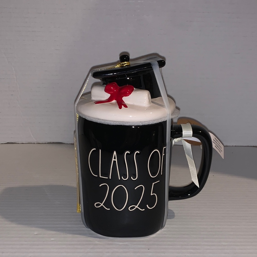 Rae Dunn Class of 2025 Graduation Black Cap Diploma Lid Mug New